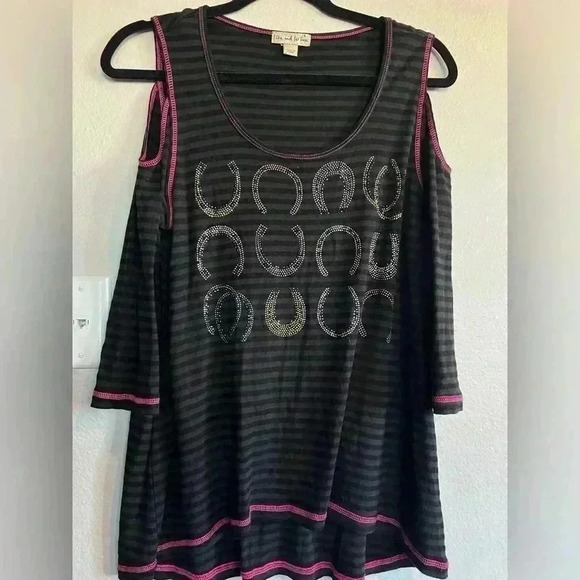 Live and let live woman’s blouse - Picture 1 of 4